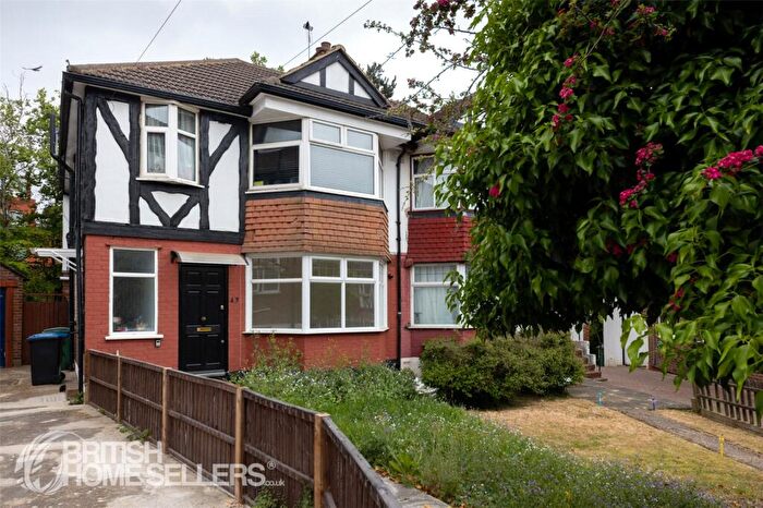 2 Bedroom Maisonette For Sale In Vincent Gardens, London, NW2