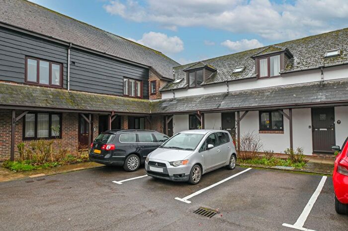 2 Bedroom Flat For Sale In East Meon Road, Clanfield, PO8