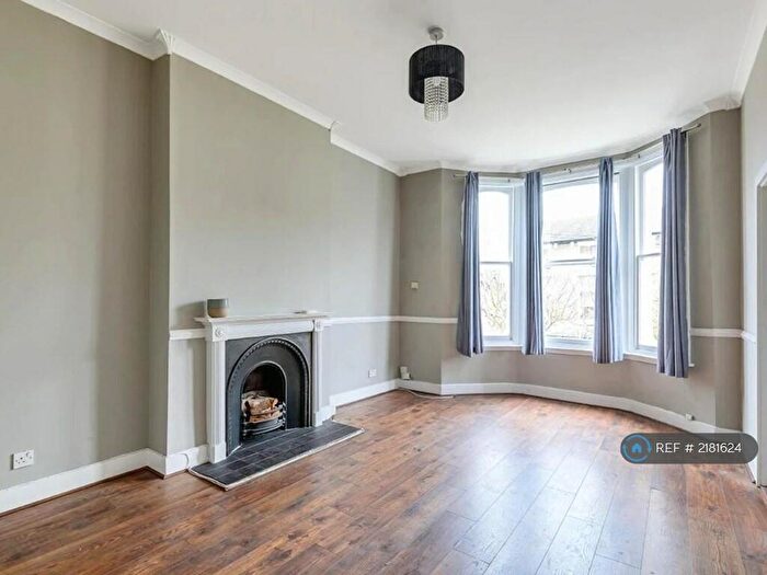 1 Bedroom Flat To Rent In Endlesham Road, London, SW12