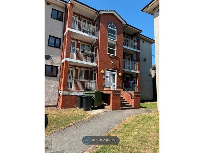 2 Bedroom Flat To Rent In Regency Court, Bradford, BD8