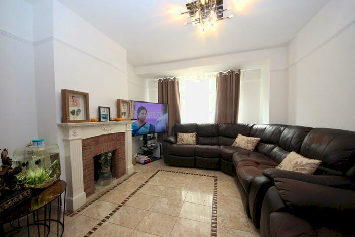 3 Bedroom House To Rent In Mansfield Road, Chessington, KT9