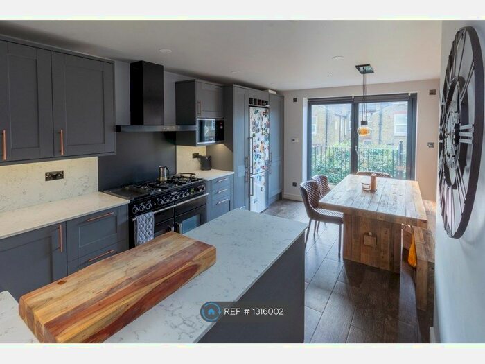 3 Bedroom Maisonette To Rent In Glasford Street, London, SW17