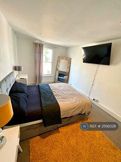 2 Bedroom Flat To Rent In Burgate, Canterbury, CT1