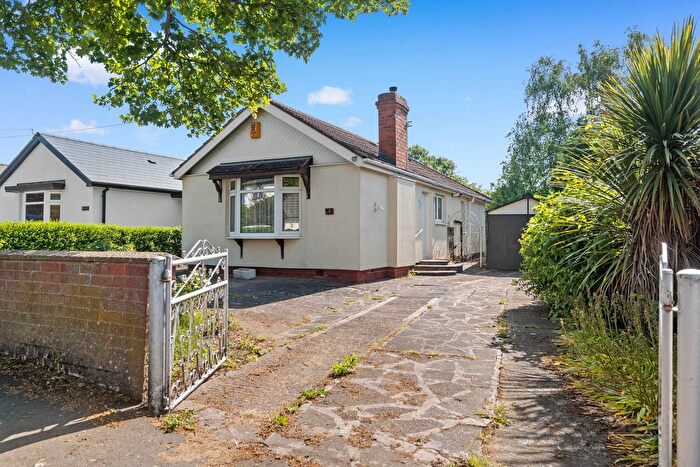 3 Bedroom Semi Detached Bungalow For Sale In Bilford Avenue, Worcester., WR3