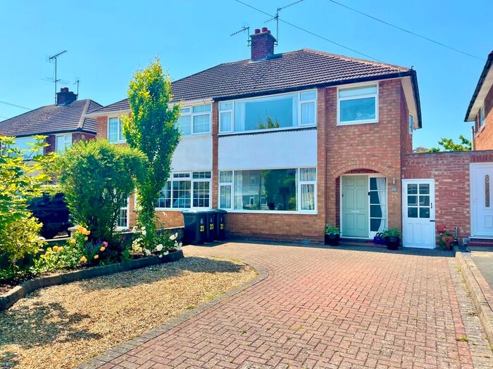 3 Bedroom SemiDetached House For Sale In Halford Road, StratfordUpon