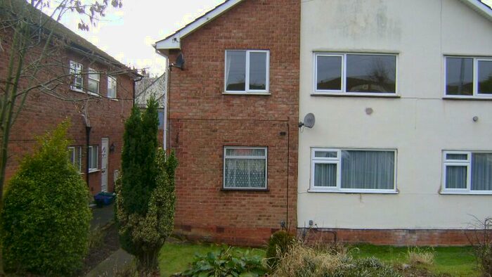 2 Bedroom Flat To Rent In Hickory Drive, Smethwick, West Midlands, B17