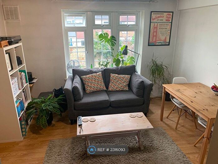 1 Bedroom Flat To Rent In Ashdown Way, London, SW17