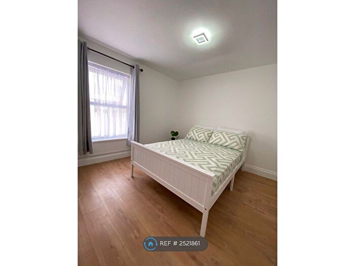 2 Bedroom End Of Terrace House To Rent In Highgrove Terrace, Reading, RG1