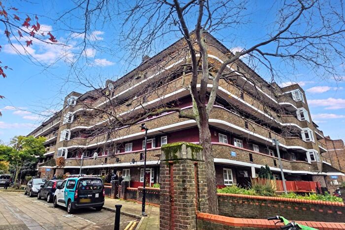 4 Bedroom Flat For Sale In White City Estate, London, W12