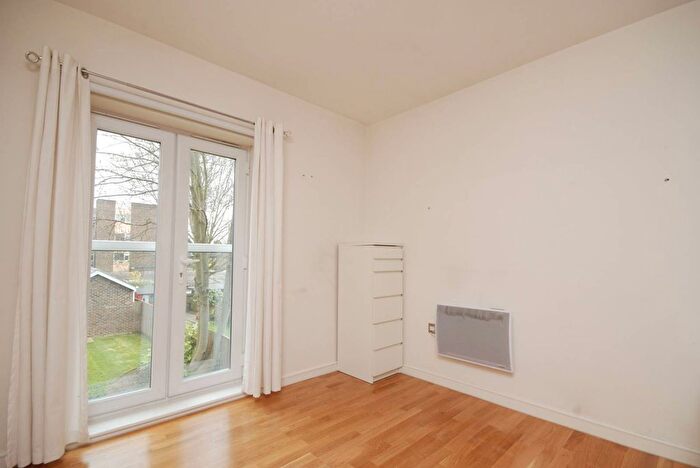 2 Bedroom Flat To Rent In Britannia Road, Surbiton, KT5