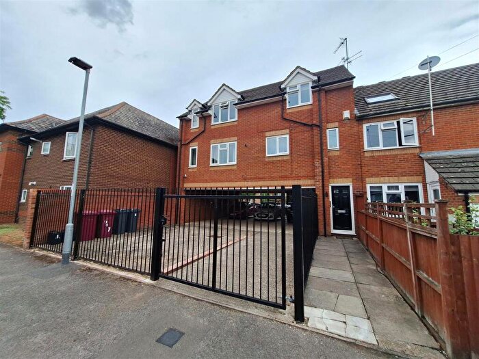 2 Bedroom Apartment To Rent In Grayling Court, De Montfort Road, Reading, RG1