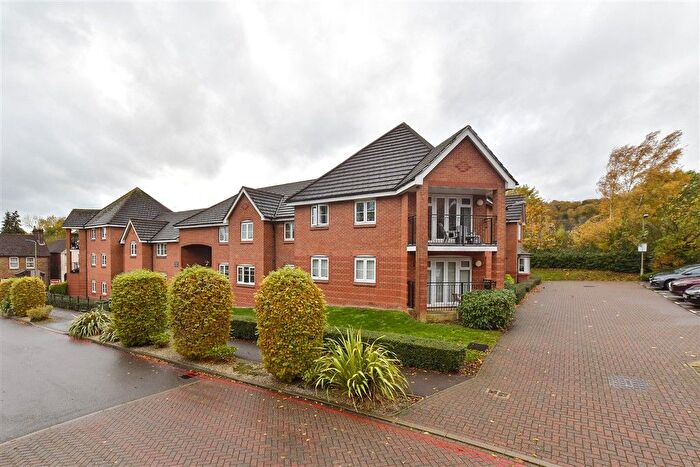 2 Bedroom Flat For Sale In Tylehurst Drive, Redhill, Surrey, RH1