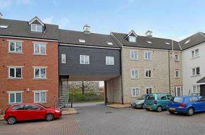 2 Bedroom Apartment To Rent In Linacre Court, Headington, OX3