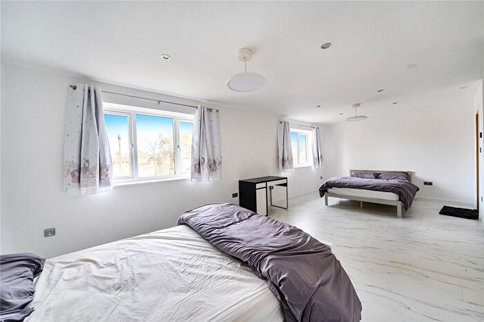 5 Bedroom Detached House To Rent In Aldershot Road, Fleet, Hampshire, GU51