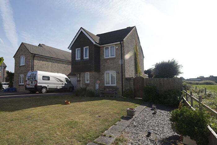 3 Bedroom Detached House For Sale In Blackthorn Way, Somerton, TA11