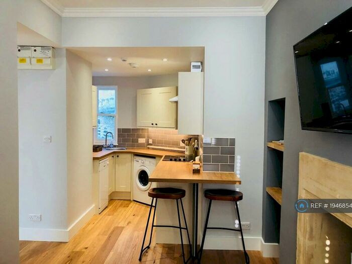 1 Bedroom Flat To Rent In Fountain Buildings, Bath, BA1