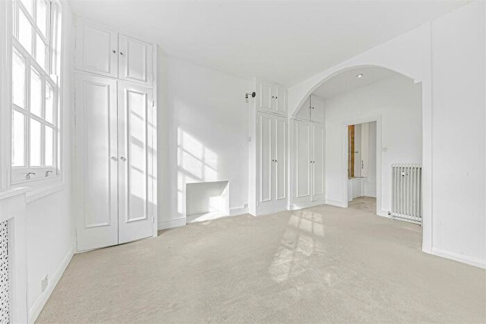 4 Bedroom House To Rent In Billing Road, Chelsea, SW10