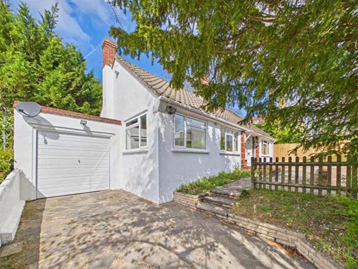 2 Bedroom Bungalow For Sale In Melville Avenue, South Croydon, CR2