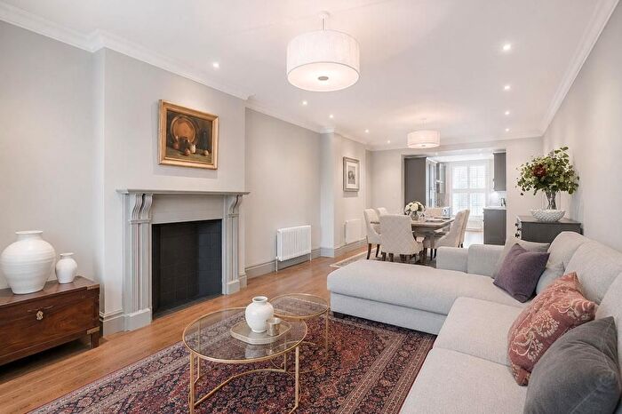 2 Bedroom Flat To Rent In Charles Street, Mayfair, London, W1J