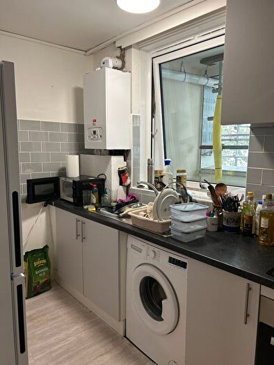 2 Bedroom Flat To Rent In Hammersmith Grove, London, W6