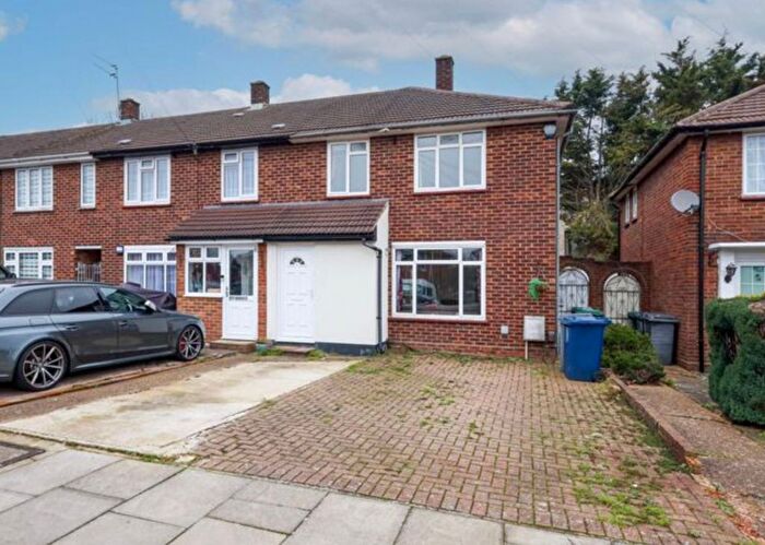 3 Bedroom End Terrace House For Sale In Kings Drive, Edgware, HA8