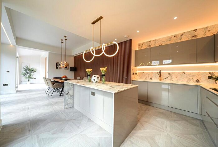 4 Bedroom Bungalow For Sale In All Saints Road, Sutton, SM1