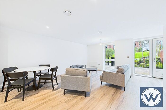 2 Bedroom Flat To Rent In Shale Lane, M5