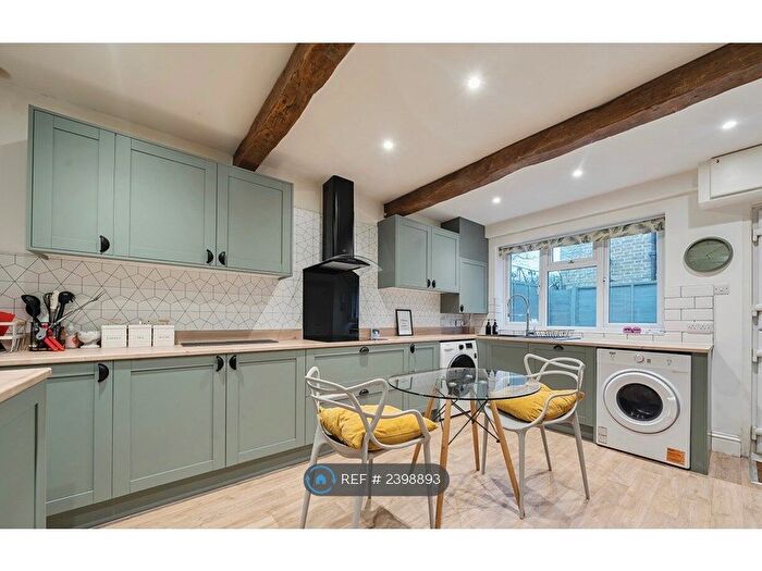 3 Bedroom Semi-Detached House To Rent In Southlands Road, Bromley, BR1