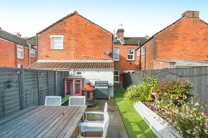 2 Bedroom Terraced House For Sale In Dutton Lane, Eastleigh, SO50