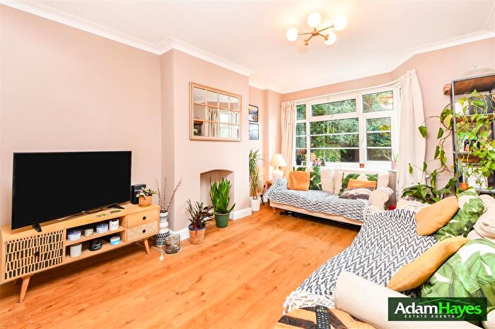 2 Bedroom Flat For Sale In Eversleigh Road, Finchley, N3
