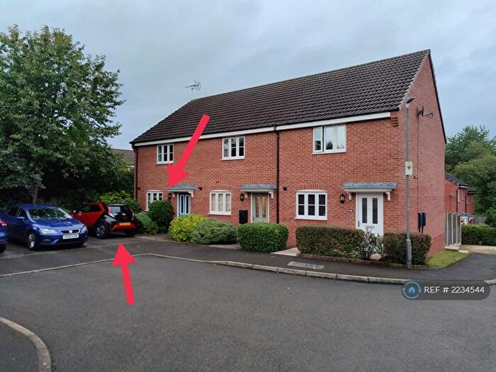 2 Bedroom Semi-Detached House To Rent In Brackenfield Close, Chesterfield, S42