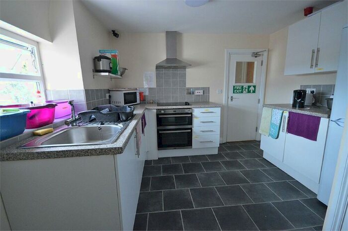 17 Bedroom Private Hall To Rent In Royal Terrace, Barrack Road, Northampton, NN1