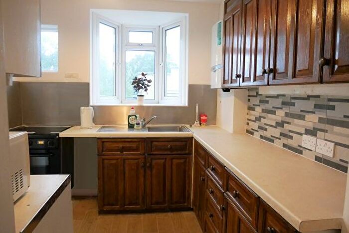 4 Bedroom Semi-Detached House To Rent In Ashford Avenue, Hayes, UB4