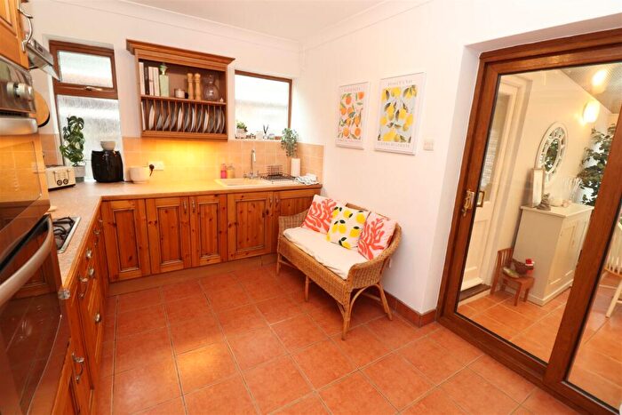 2 Bedroom Detached Bungalow For Sale In Quorn Road, Rushden, NN10