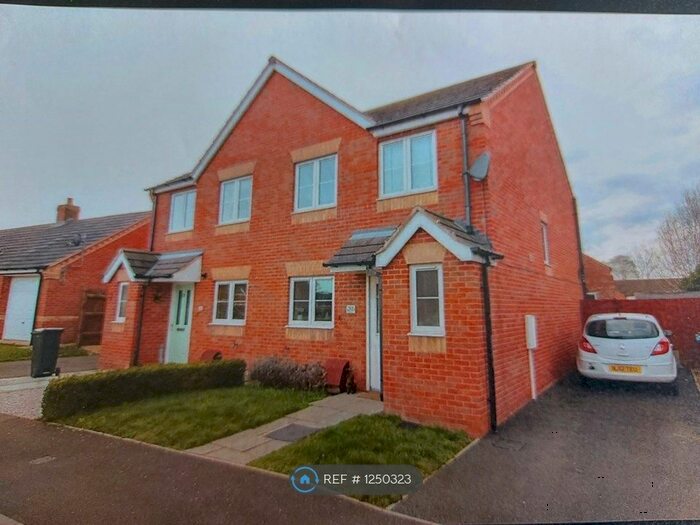 3 Bedroom Semi-Detached House To Rent In Thirsk Close, Market Rasen LN8