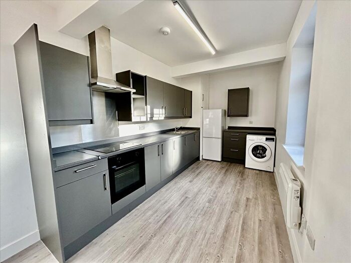 3 Bedroom Flat To Rent In Villiers Road, Dollis Hill, NW2
