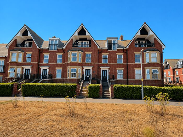 3 Bedroom Town House To Rent In Marine Parade Walk, Felixstowe, IP11