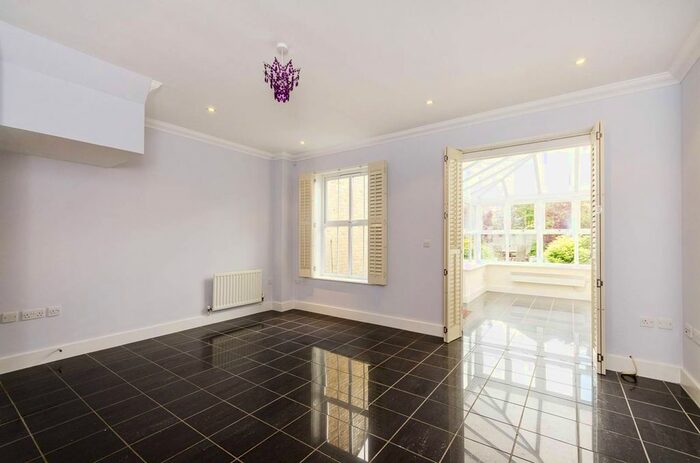 3 Bedroom Property To Rent In Rawlings Close, Park Langley, Beckenham BR3