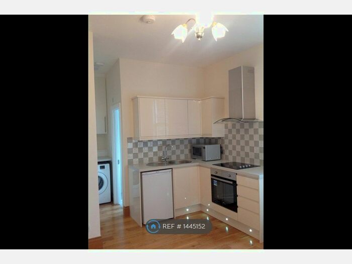 Studio To Rent In Ealing, London, W5