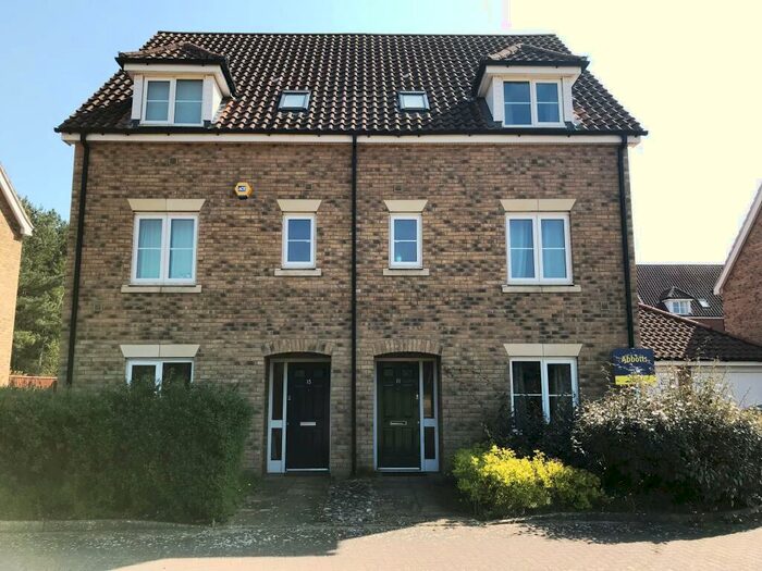 4 Bedroom Town House To Rent In Cypress Close, Mildenhall, IP28