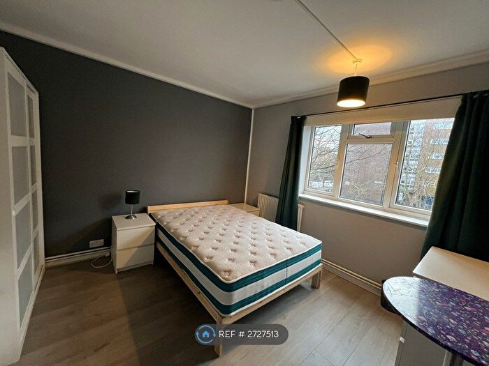 3 Bedroom Flat To Rent In Knox Court, London, SW4