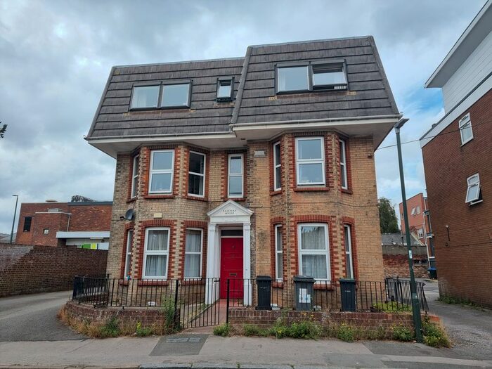 2 Bedroom Flat To Rent In Waterloo Road, Winton, Bournemouth, BH9