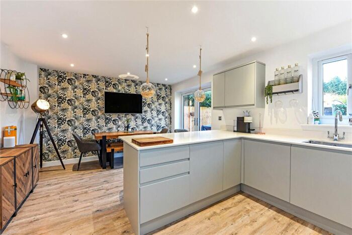 3 Bedroom Detached House For Sale In Lovedean Lane, Lovedean, Hampshire, PO8