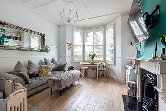 2 Bedroom Flat For Sale In Harvist Road, London, NW6