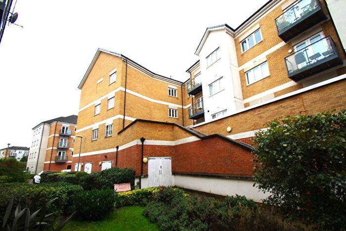2 Bedroom Flat To Rent In Ley Farm Close, Watford, WD25