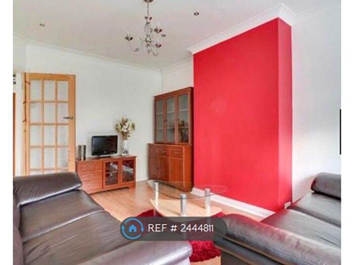 2 Bedroom Flat To Rent In Gooseacre Lane, Harrow, HA3
