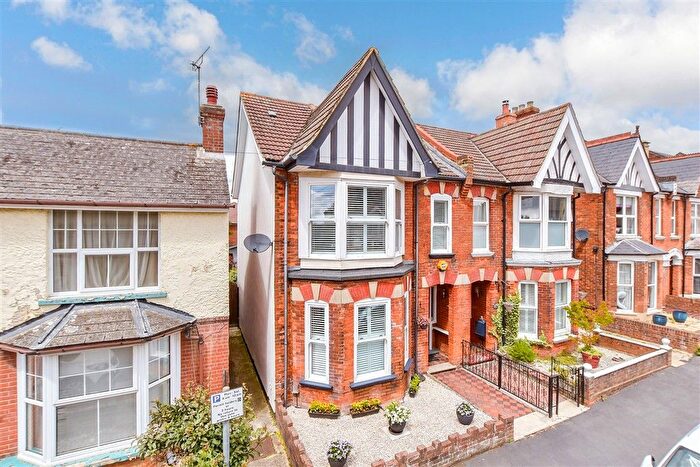 3 Bedroom Semi Detached House For Sale In Western Avenue, Ashford, Kent, TN23