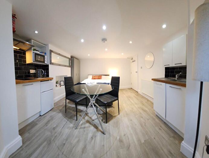 Studio To Rent In Studio Room, Bullingdon Road, Oxford, OX4