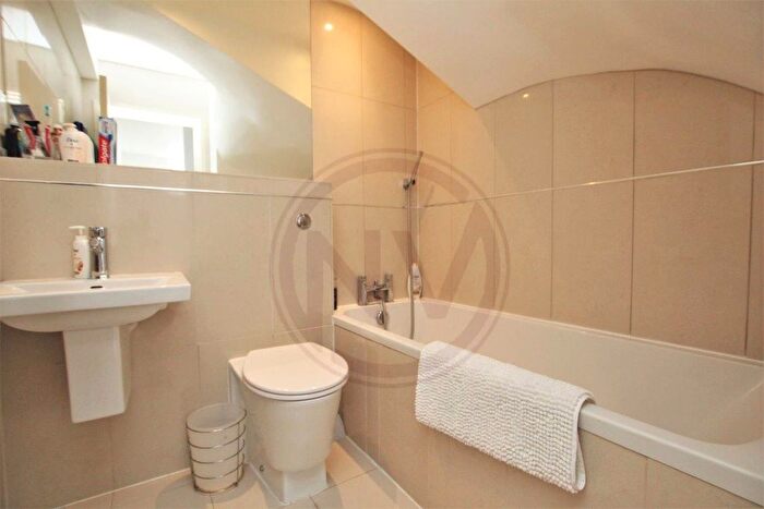 2 Bedroom Flat To Rent In Lancaster Road, London, N4