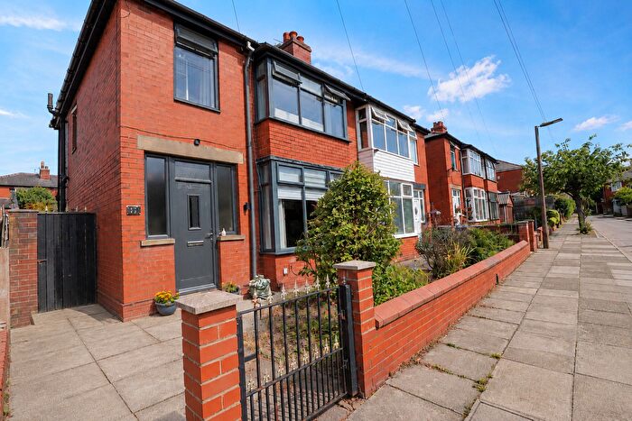3 Bedroom Semi Detached House For Sale In Hampton Grove, Bury, BL9